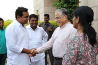 Telangana IT Minister visits Hyderabad campus